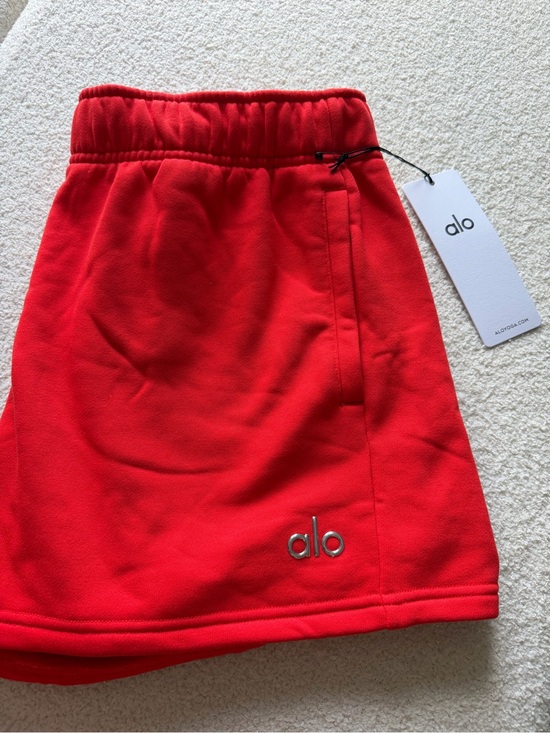 ALO Yoga Pants - ALO Accolade Red Shorts